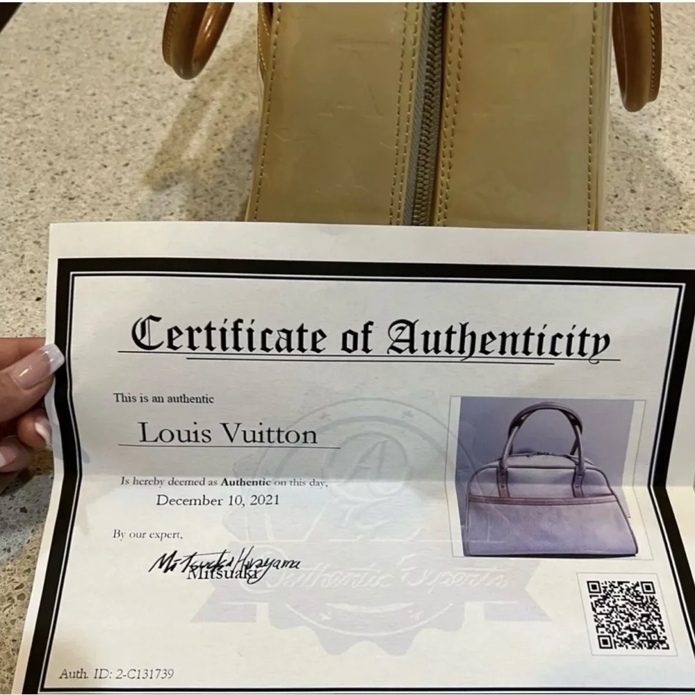 Louis Vuitton Tompkins Vernis BA0013 Elegant Cream and Tan Women's Handbag